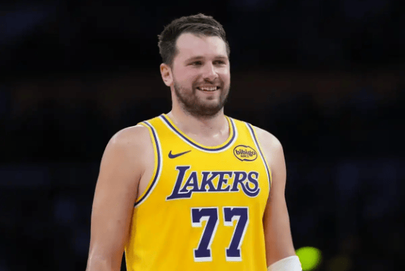 包含重磅！瓦伦西亚围绕德甲篮板制胜广厦男篮篮板制胜备战亚冠，东契奇遭遇十二连败的词条